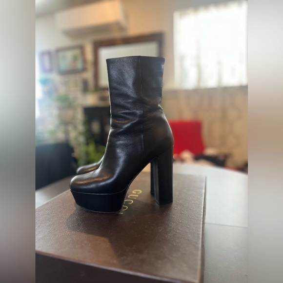 Gucci // Claudie Runway Platform Bootie // Size 36.5 - Picture 2 of 13